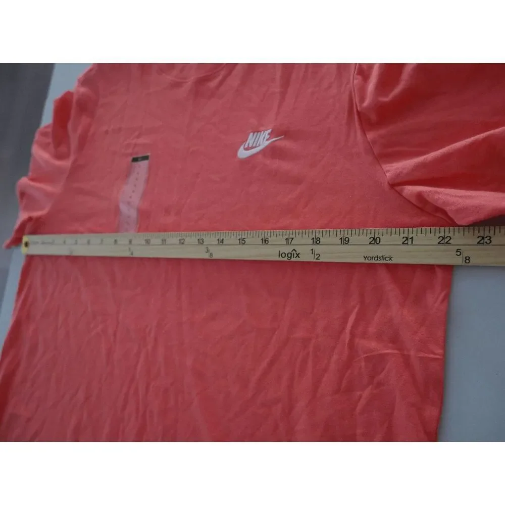 Nike Men's The Nike Tee Sportswear Club Graphic T-shirt L